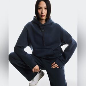 On Cloud Running Focus Tech Hoodie - Women’s Small